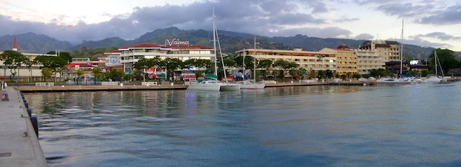 tahiti quay night